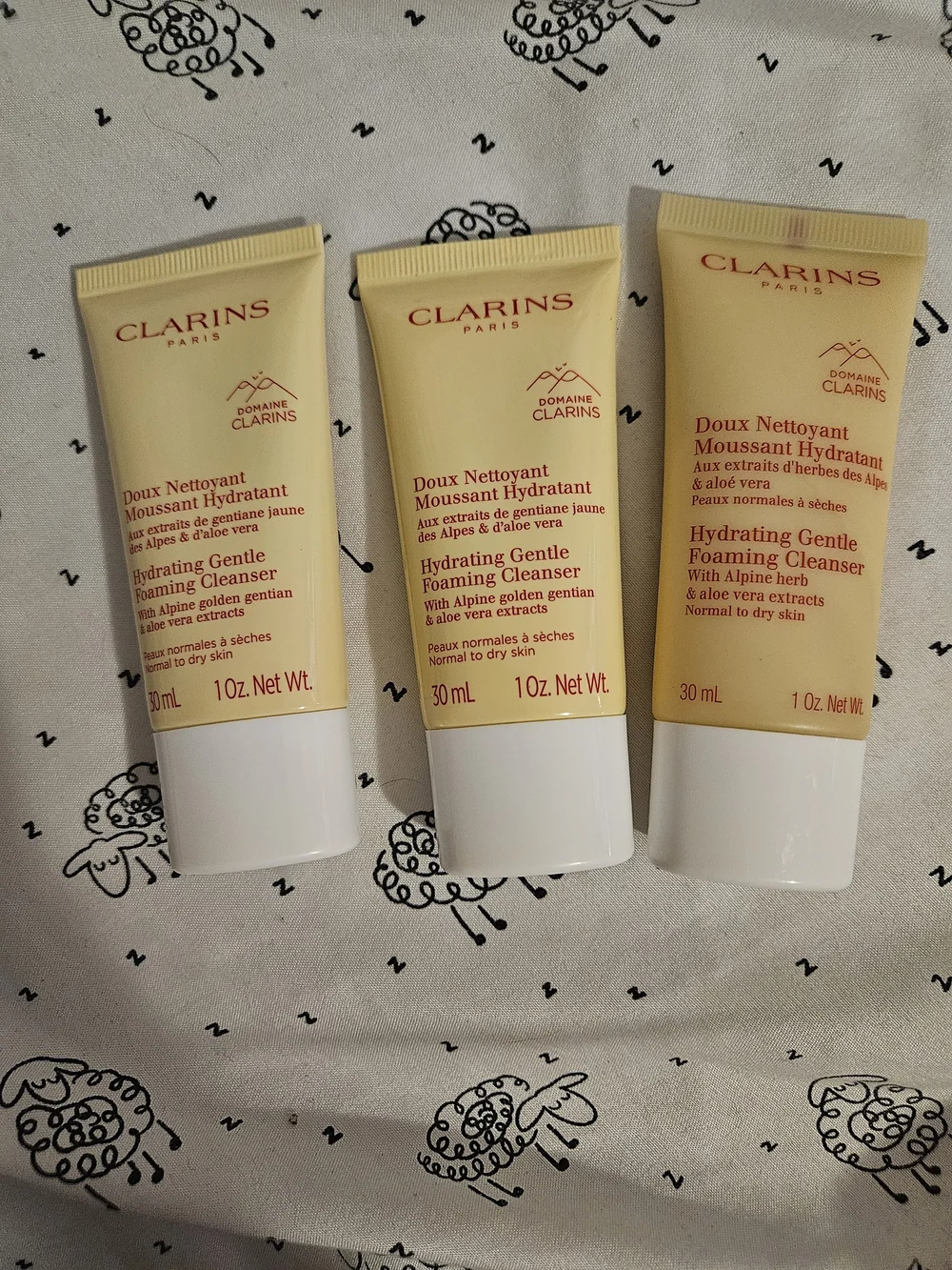3 Clarins Hydrating Gentle Foaming Cleanser - Yellow and White